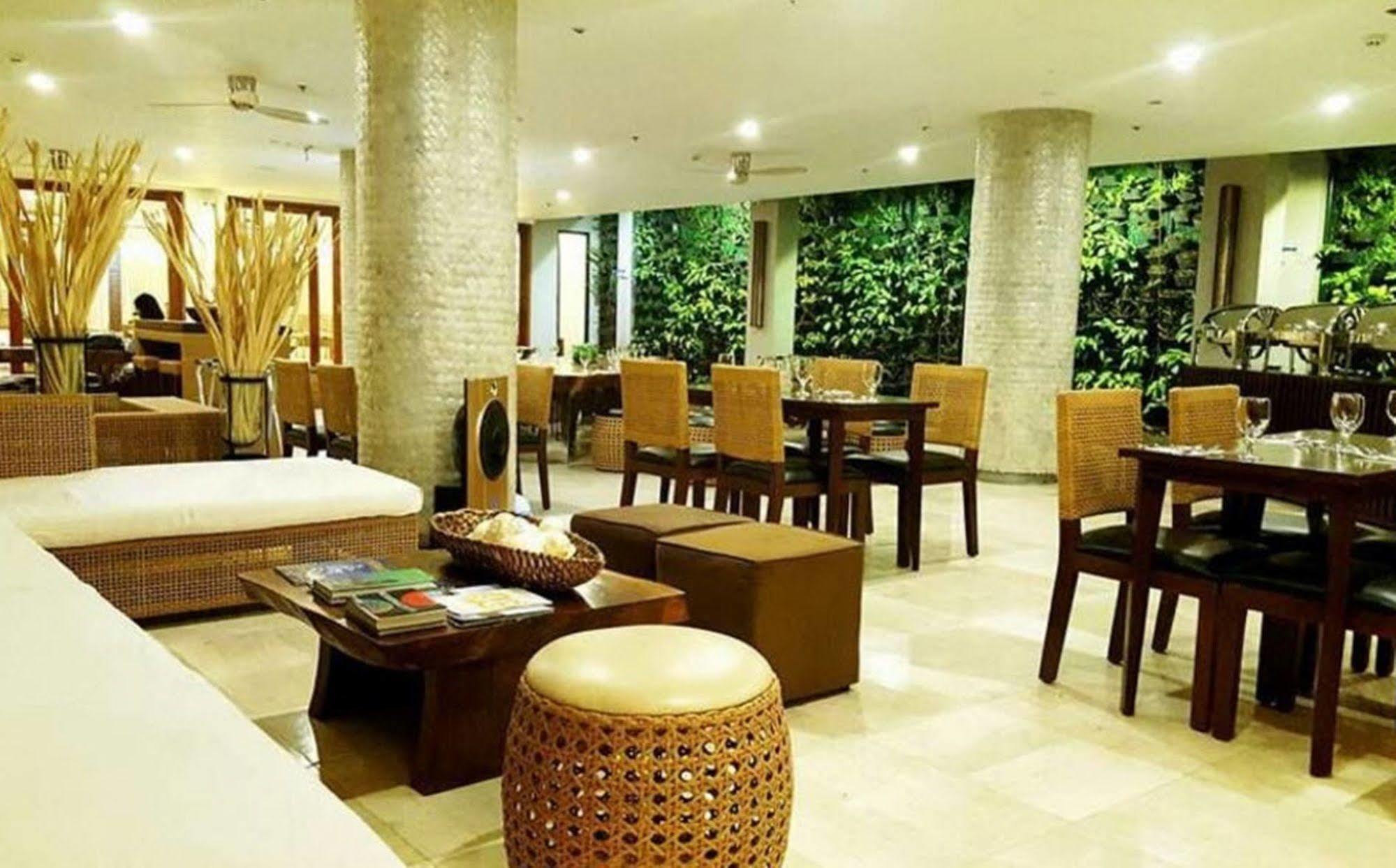 Selah Garden Hotel Manila Pasay Exteriér fotografie